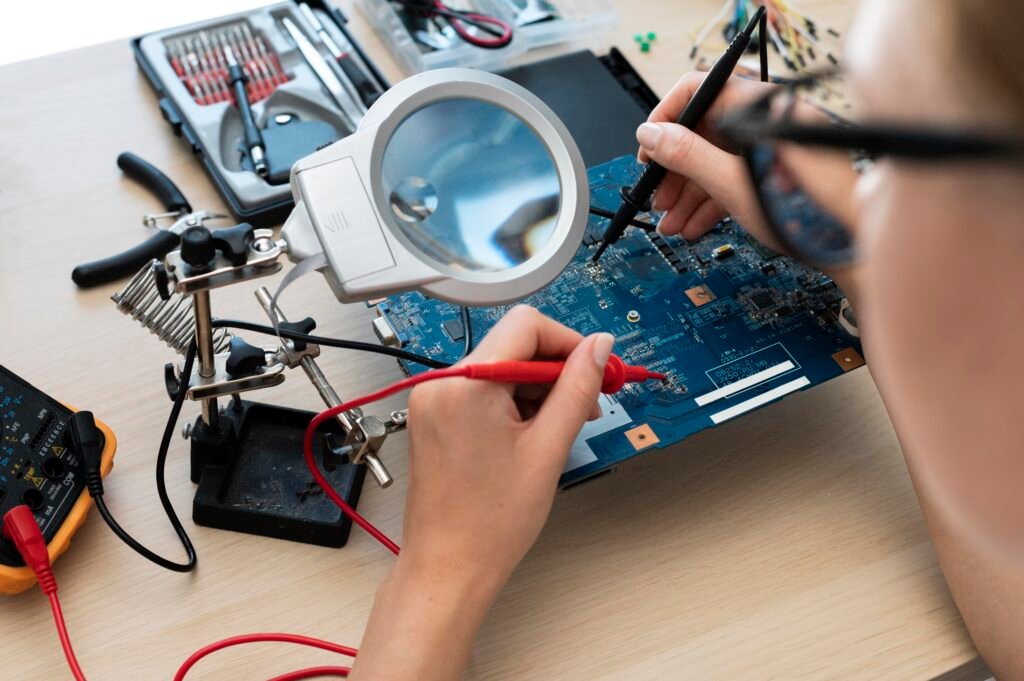 Laptop Lenovo dengan desain tipis dan performa tinggi, cocok untuk kerja dan hiburan.
